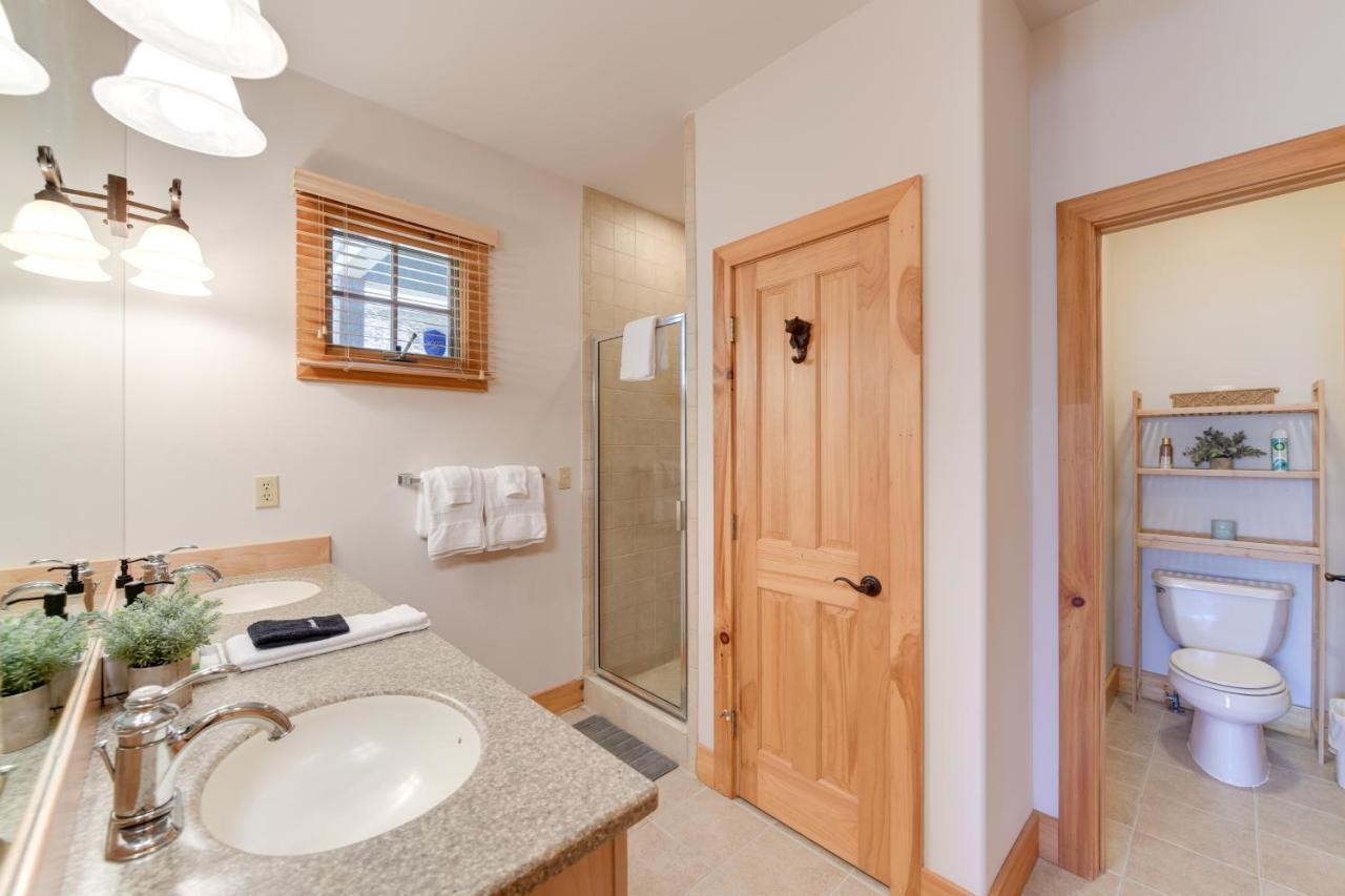 Inviting Cashiers Condo Deck And Golf Course Views! Kültér fotó