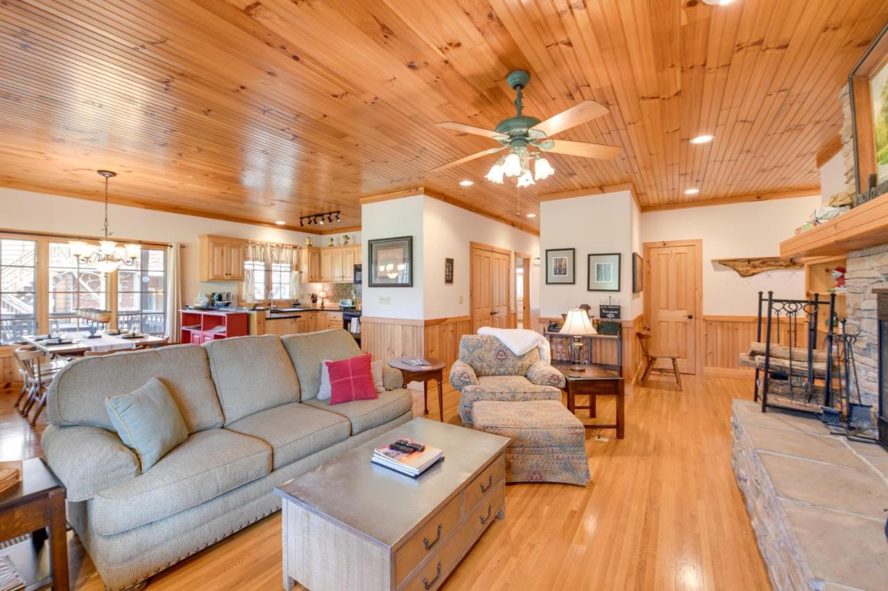 Inviting Cashiers Condo Deck And Golf Course Views! Kültér fotó
